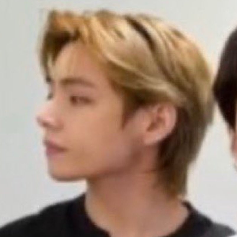 taehyung pics ✰ tweet media