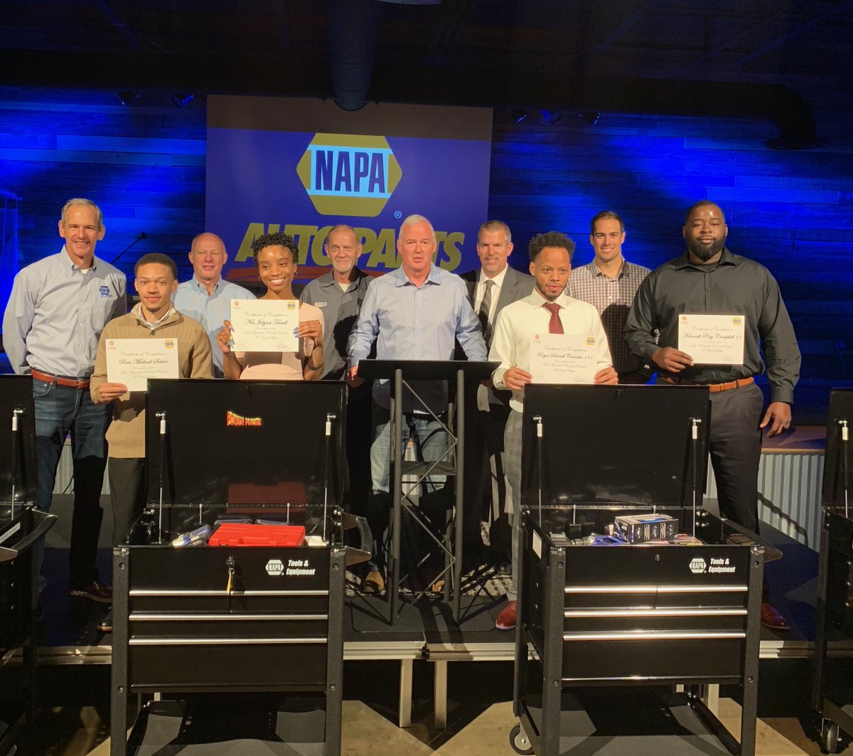 cityofrefugeatl's tweet photo. Watch out #auto industry — there’s a new class of graduates in town! We’re thankful to celebrate another #graduation from our @NAPAKnowHow auto-mechanic class and launch these hard-working students into the workforce! #WhereGoodWorks https://t.co/RYVART2w5C
