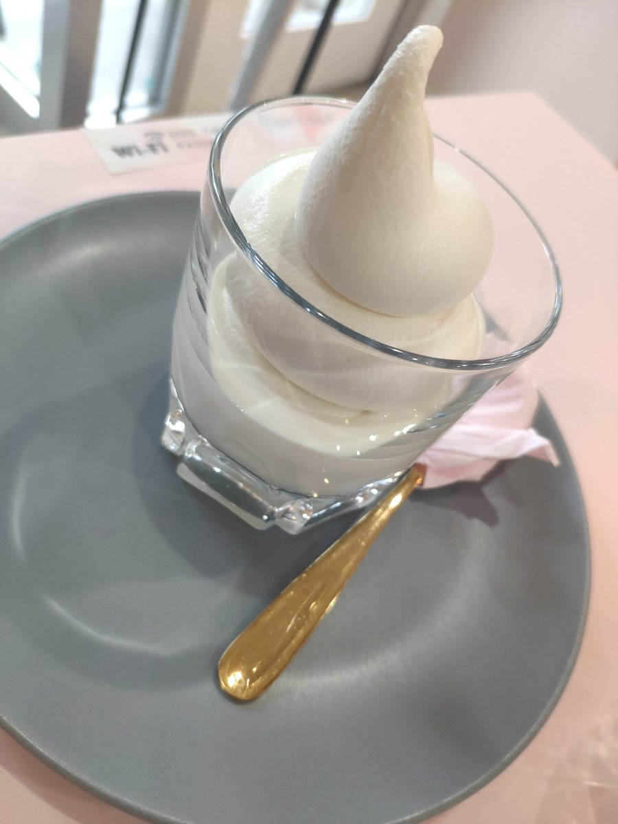 avancierl's tweet photo. 8/12 #cafe17/F 早稲田
①北海道ミルク ソフトクリーム 480円税込
コーンとカップを選択可能
イートインだったのでカップを選択
濃厚ミルク 美味しいねぇ
②早稲田駅前のファミマ
吉野家が見当たらないと思ったらファミマの店内奥に店があるらしい
面白いパターン https://t.co/EXiiluMXU2