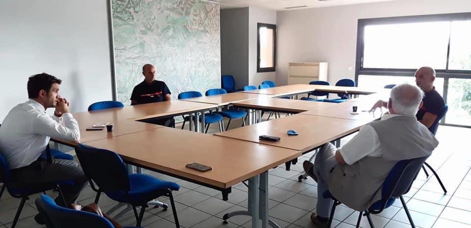 PompiersMSQ's tweet photo. J’étais heureux aujourd’hui de pouvoir accueillir notre nouveau Maire, Monsieur Camille GALTIER, au sein de notre centre de secours des Pompiers Manosque.
#CSPMSQ
#NousSommesPompiersManosque
https://t.co/He6AY0uctQ https://t.co/GSYa2rJ8cA