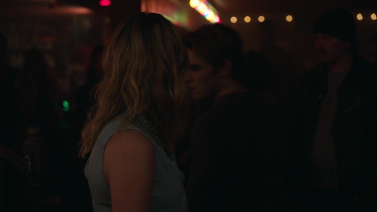 2x08The window scene at the end is among the most beautiful scenes Riverdale ever did.