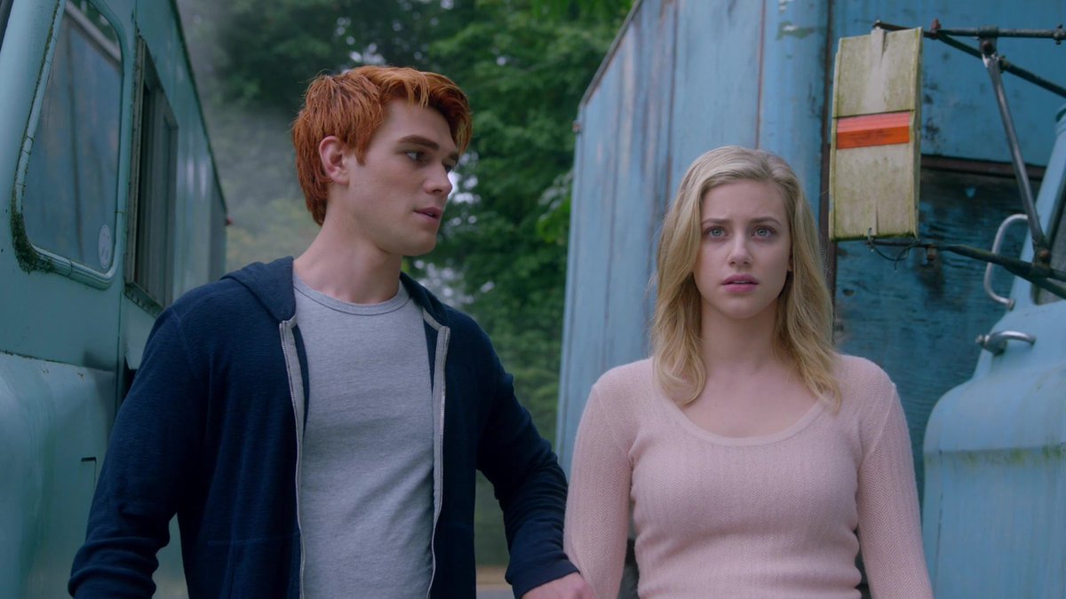 2x06Why would Betty look so sorry for getting into her ex-boyfriend's car?