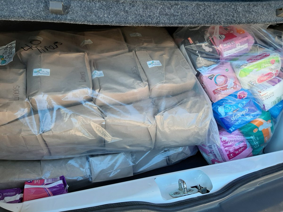 nhlanhlazimu97's tweet photo. Went to collect 150 pads from The Pad Princess earlier on on behalf of Where You're Able Foundation, collaboration🙏❤ Check out @whereyoure.able
&amp; @kindnesslikeconfetti_jhb IG pages for more info on how to donate or lend a helping hand🤗 

#HelpHerPeriod #PeriodsWithDignity https://t.co/1ac2VdIL9L