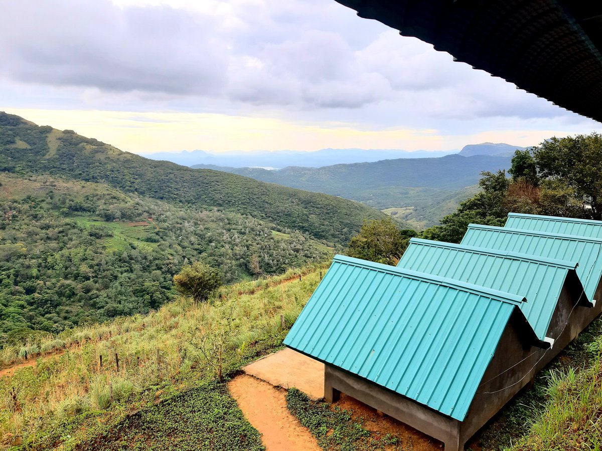 lakshimaal's tweet photo. Clicks from the Knuckles range... our second weekend Adventure.
Amazing people! Great Adventure! Super Weekend! 🏕🏞💪

#WeekendAdventures #AdventureswithClassic #ClassicSriLanka #TalesofKnuckles #ThinkTravelThinkClassic #SriLanka #Knuckles https://t.co/4SxCPRmMC2