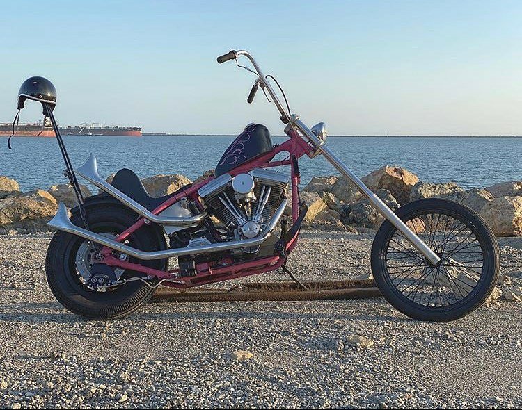 chopcult's tweet image. @seanthefiend bringing us this killer evochop with an equally killer view. Bike built by @fuckcramer ✌ #chopcult #evochop #killerview #chopperart  -  instagram.com/p/CDxR-mEjBqd/