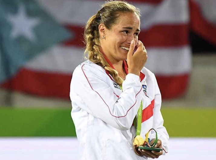 recreaydeportes's tweet photo. Parece que fue ayer…  Un 13 de agosto de 2016 nuestra @MonicaAce93 se convirtió en la campeona de tenis de los Juegos Olímpicos de #Río2016. Siendo así la primera medalla de oro 🥇 para Puerto Rico.   #PicaPower🎾 

#Orgulloboricua https://t.co/FxXRq7pXwt