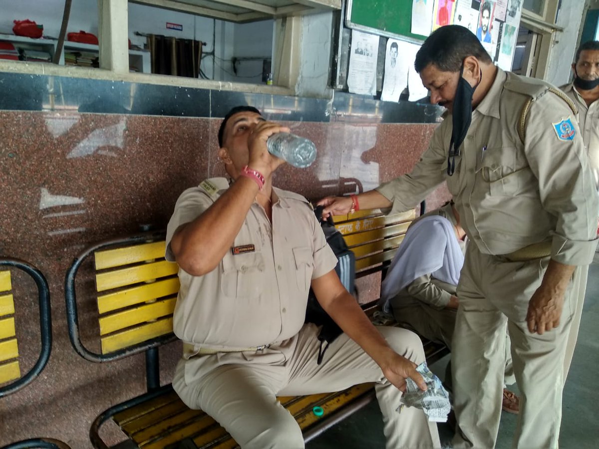 Dr. Rajani Sodera (@rajani62) on Twitter photo #Lymphaticfilariasis ERADICATION mission, Tata Nagar Railway official, Passengers taken their dose ,make #FilariaFree India. <a href="/MoHFW_INDIA/">Ministry of Health</a> <a href="/UNICEFIndia/">UNICEF India</a> <a href="/LymphaticNG/">LymphaticFilariasisAwarenessNG</a> @end_LF <a href="/LSHTM_malaria/">LSHTM_malaria</a> @FL_VBDCoE <a href="/dintya15/">dinesh tyagi Retd IAS</a> <a href="/digitalvillage7/">Digital Village</a> <a href="/PRDJSR/">PRD East Singhbhum</a> <a href="/prdjharkhand/">IPRD Jharkhand</a> <a href="/DCEastSinghbhum/">DC EastSinghbhum</a> @dineshprit20 #Lymphaticfilariasis ERADICATION mission, Tata Nagar Railway official, Passengers taken their dose ,make #FilariaFree India. <a href="/MoHFW_INDIA/">Ministry of Health</a> <a href="/UNICEFIndia/">UNICEF India</a> <a href="/LymphaticNG/">LymphaticFilariasisAwarenessNG</a> @end_LF <a href="/LSHTM_malaria/">LSHTM_malaria</a> @FL_VBDCoE <a href="/dintya15/">dinesh tyagi Retd IAS</a> <a href="/digitalvillage7/">Digital Village</a> <a href="/PRDJSR/">PRD East Singhbhum</a> <a href="/prdjharkhand/">IPRD Jharkhand</a> <a href="/DCEastSinghbhum/">DC EastSinghbhum</a> @dineshprit20
