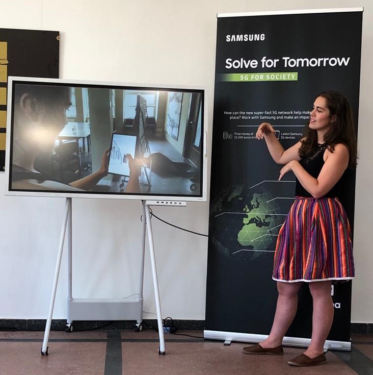 Sogehtsaechsi's tweet photo. Heute findet an der @tudresden_de die 5G Zukunftswerkstatt statt. 3 junge Teams, darunter das Leipziger #StartUp @heartucate, stellen die Vorteile von 5G an ihren Ideen vor! 

@SEGCorpAffairs @FhdoGrapes @5g_lab @WifoeDresden @SamsungDE 
#sogehtsächsisch  #SolveforTomorrow https://t.co/rnYRz8tNds