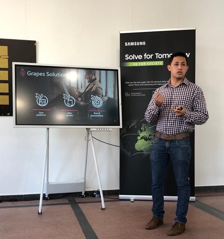 Sogehtsaechsi's tweet photo. Heute findet an der @tudresden_de die 5G Zukunftswerkstatt statt. 3 junge Teams, darunter das Leipziger #StartUp @heartucate, stellen die Vorteile von 5G an ihren Ideen vor! 

@SEGCorpAffairs @FhdoGrapes @5g_lab @WifoeDresden @SamsungDE 
#sogehtsächsisch  #SolveforTomorrow https://t.co/rnYRz8tNds