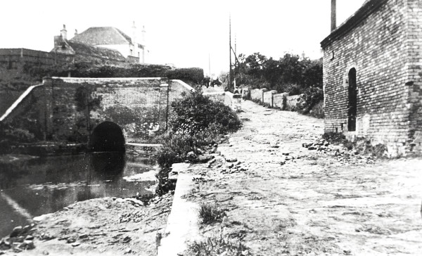Canal & River Trust Boating (@crtboating) on Twitter photo Another rummage in the archives. We are wondering if this photo of the Lapal Tunnel is mislabelled? Someone things it's the eastern portal at the California end but is it actually the west instead? What do you think? <a href="/LapalCanalTrust/">Lapal Canal Trust</a> <a href="/BCNSociety/">BCN Society</a> #ThrowbackThursday Another rummage in the archives. We are wondering if this photo of the Lapal Tunnel is mislabelled? Someone things it's the eastern portal at the California end but is it actually the west instead? What do you think? <a href="/LapalCanalTrust/">Lapal Canal Trust</a> <a href="/BCNSociety/">BCN Society</a> #ThrowbackThursday