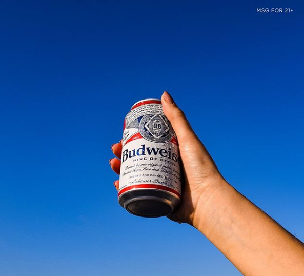 AdamsBeverages's tweet photo. We heard it's #NationalLeftHandersDay 👋 Do you drink your Bud with your left or right hand? 🤔 #ThirstyThursday #Budweiser https://t.co/irUfRcAg56