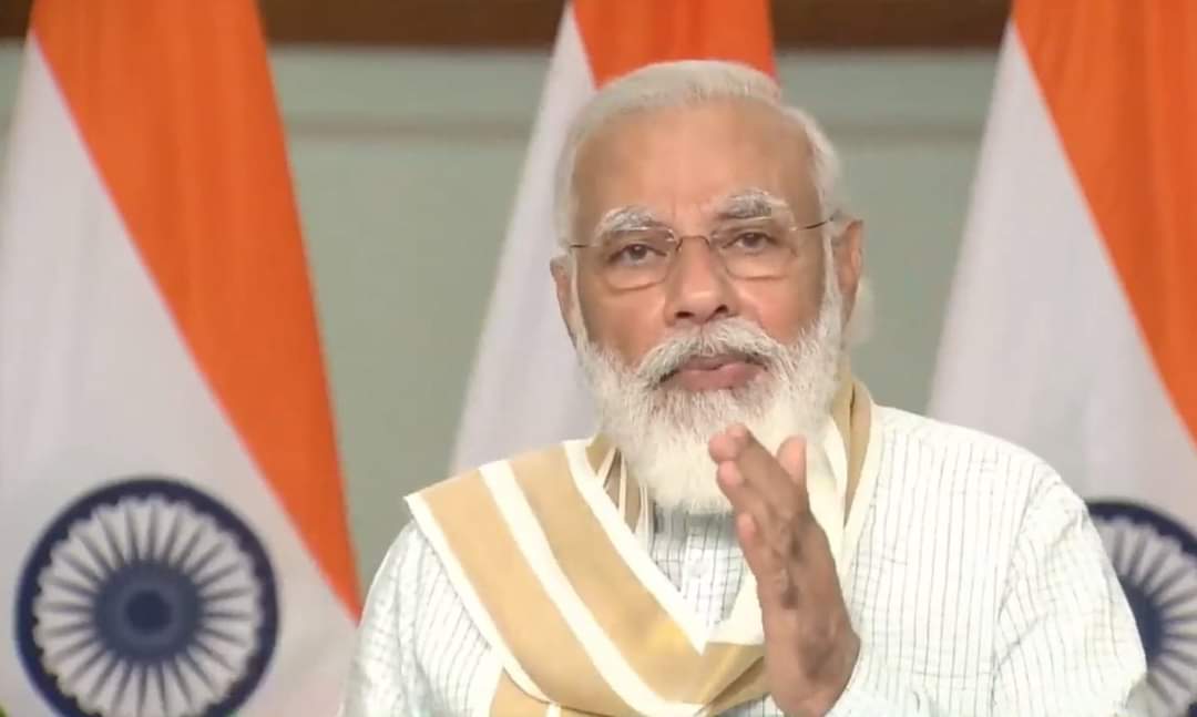 बीते 6 वर्षों में हमारा फोकस रहा है,

Banking the Unbanked

Securing the Unsecured

और,

Funding the Unfunded.

आज एक तरह से एक नई यात्रा शुरू हो रही है: प्रधानमंत्री श्री <a href="/narendramodi/">Narendra Modi</a> #HonoringTheHonest