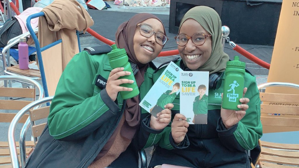 <a href="/MiddlesexUni/">Middlesex University</a> is home to another new society! <a href="/mdxfirstaidsoc/">Middlesex First Aid</a> have grown tons so far, covering events both on-campus and wider, all with a full calendar of training and social events!! Find out more below 👇

mdxsu.com/groups/mdx-fir…

#AlevelResults #ExamResults #ResultsDay