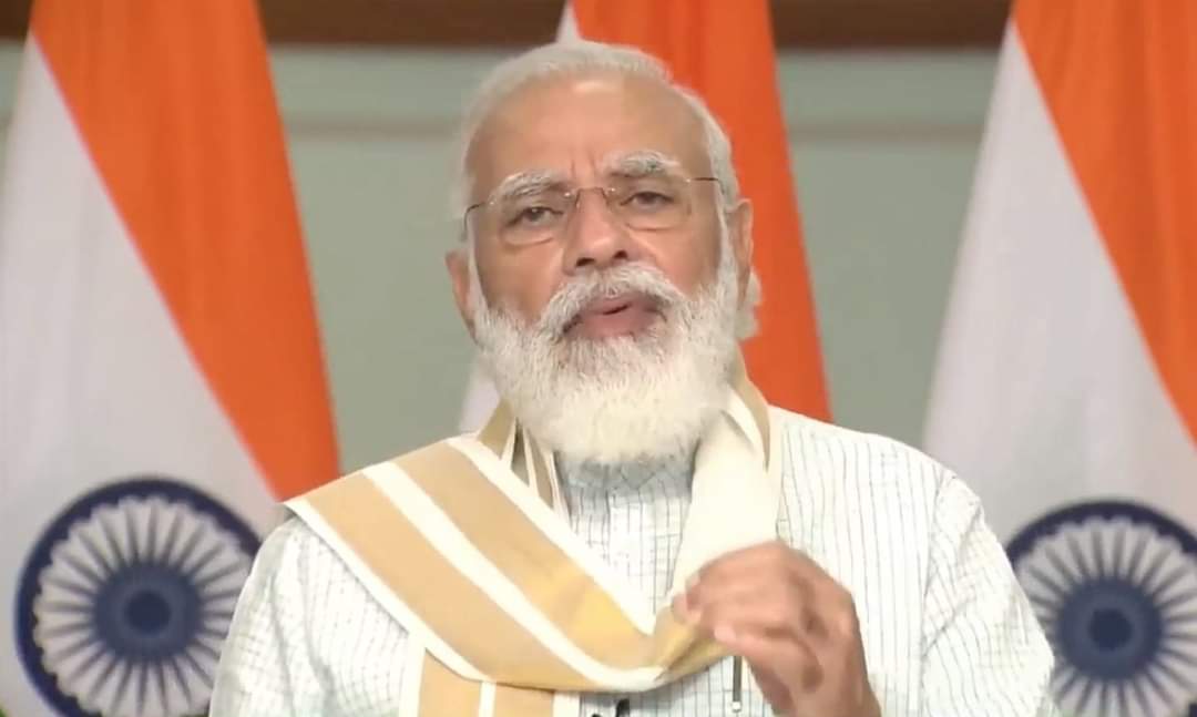 जबकि Faceless appeal की सुविधा 25 सितंबर यानि दीन दयाल उपाध्याय जी के जन्मदिन से पूरे देशभर में नागरिकों के लिए उपलब्ध हो जाएगी।

अब टैक्स सिस्टम भले ही Faceless हो रहा है, लेकिन टैक्सपेयर को ये Fairness और Fearlessness का विश्वास देने वाला है: PM <a href="/narendramodi/">Narendra Modi</a> #HonoringTheHonest
