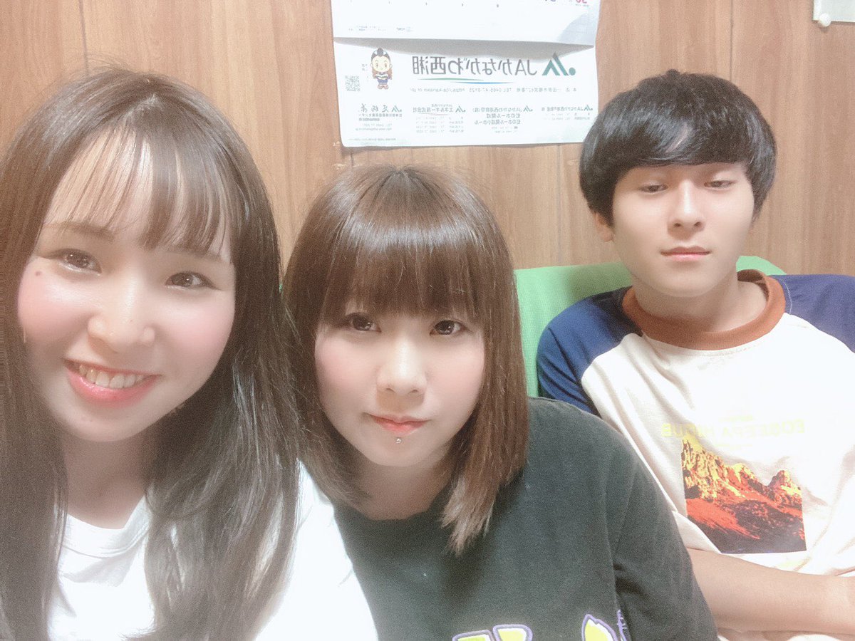 _and_Taiga's tweet photo. 酔って申すわぁぁぁぁ！半目で！！！お姉と妹atおばあちゃん家🐈 https://t.co/7vzDb8Clbe