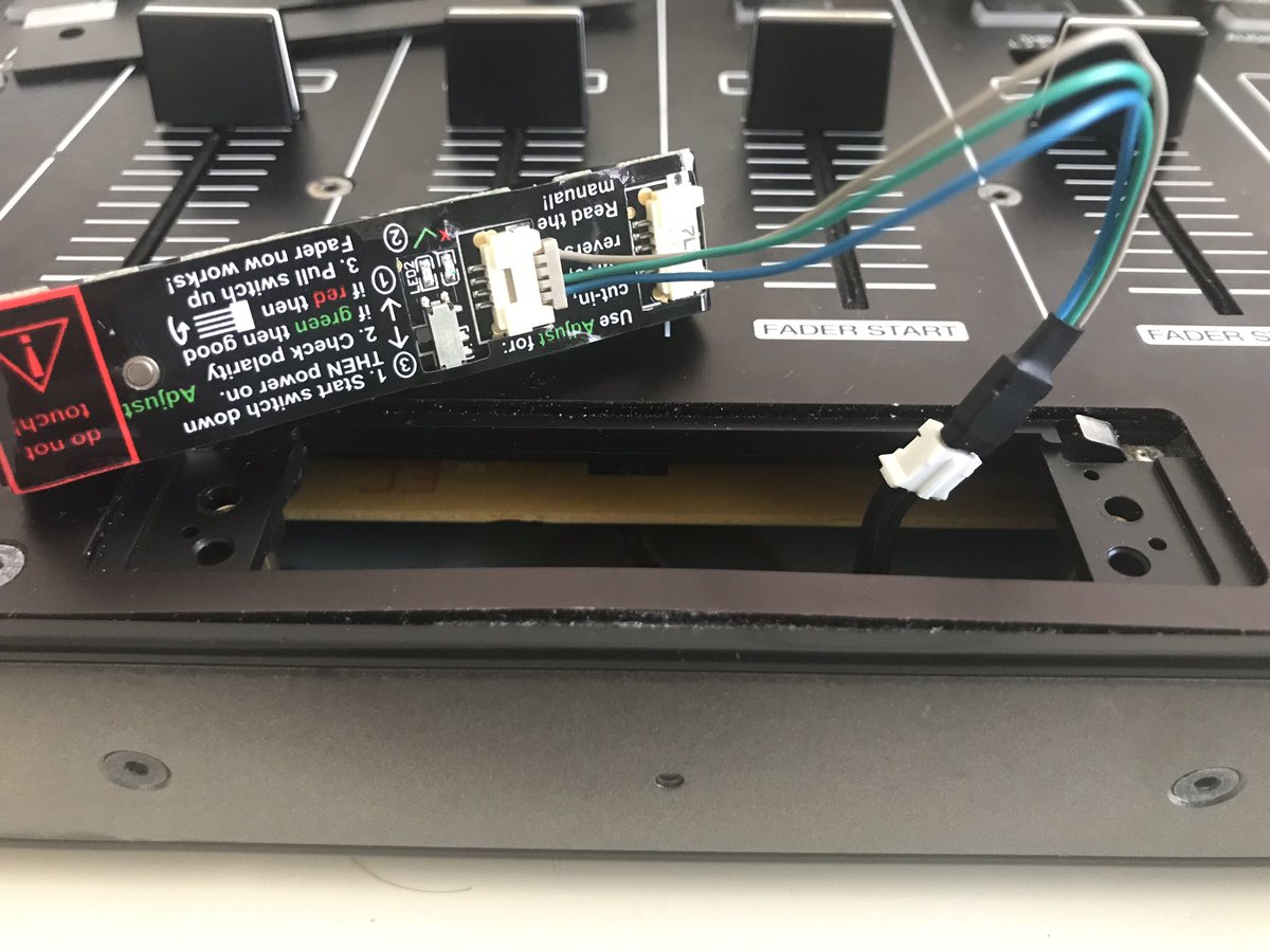 YoungMo098's tweet photo. 機材カスタム🔩
#denondj
#mcx8000
#innofader https://t.co/Yr0hwfrFnR