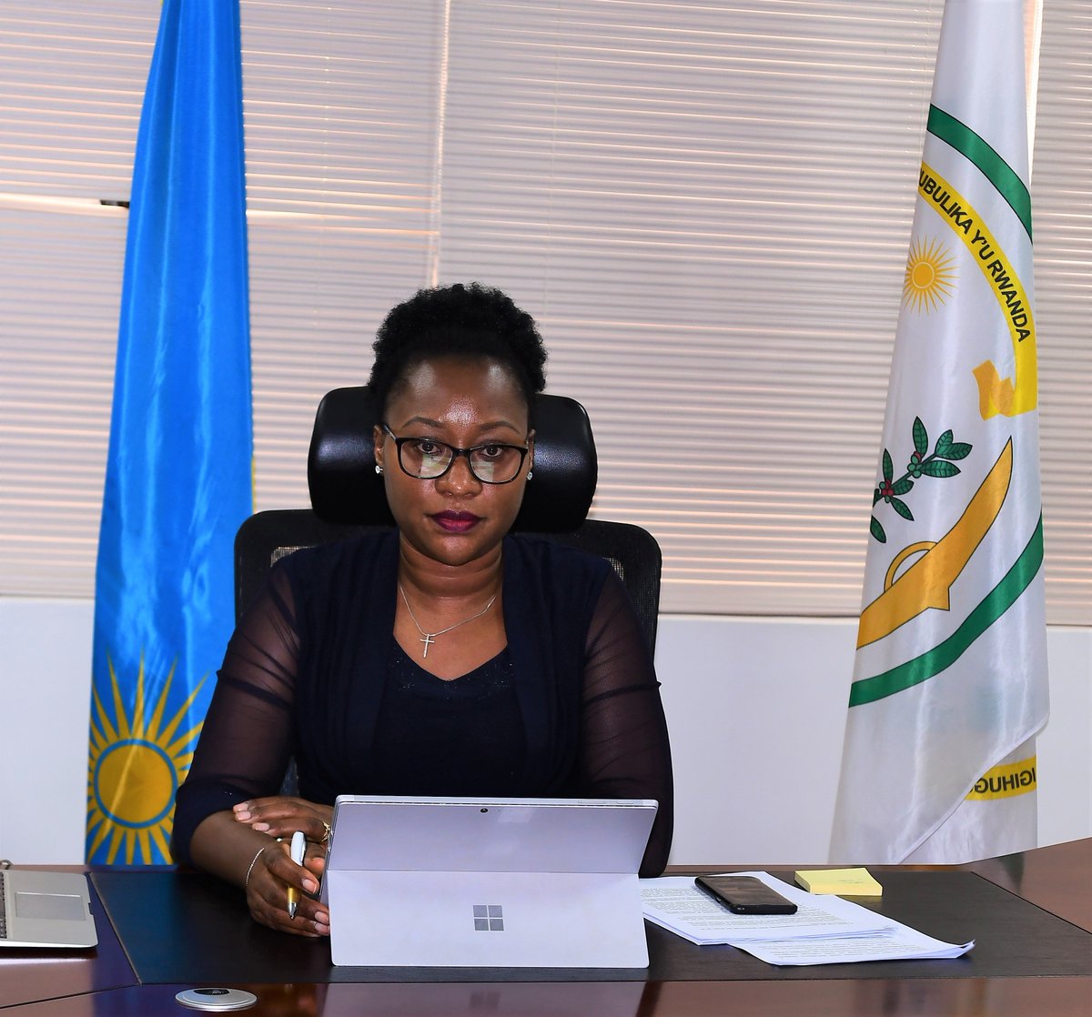 RwandaGender's tweet photo. Kuri iki gicamunsi, Minisitiri w’Uburinganire n’Iterambere ry’Umuryango Prof. @BayisengeJn ayoboye inama iganira kuri Politiki y’igihugu yo kurinda abana ibibi byaturuka ku ikoreshwa nabi ry’ikoranabuhanga. https://t.co/9ruOh7TEmF