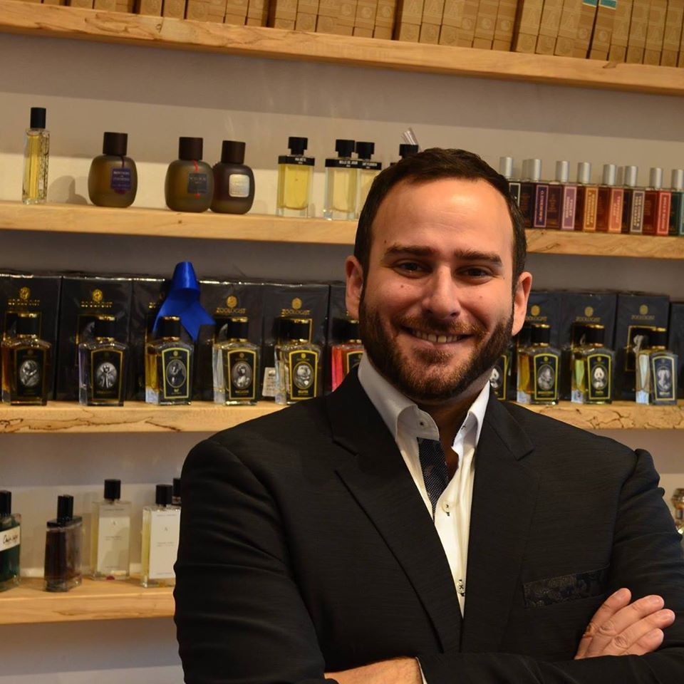JardinRetrouve's tweet photo. Our first US retailer! Check out
@NirGuy of @Perfumology as he unpacks the first Le Jardin Retrouve shipment, with love from Paris https://t.co/4s6Br94zqD #stockists #buyperfume #retailer #Philadelphia #lejardinretrouve #fragrance #instock #scent #yurigutsatz #fromParis #niche https://t.co/ArXQKObrSO