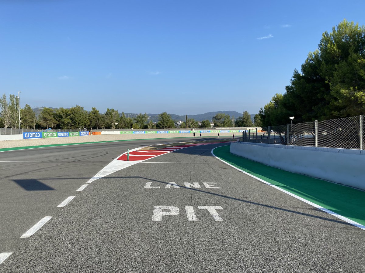 In Spain, it’s not the pitlane but the lanepit. An important distinction - 5s time penalty for calling it the wrong thing.  #SpanishGP