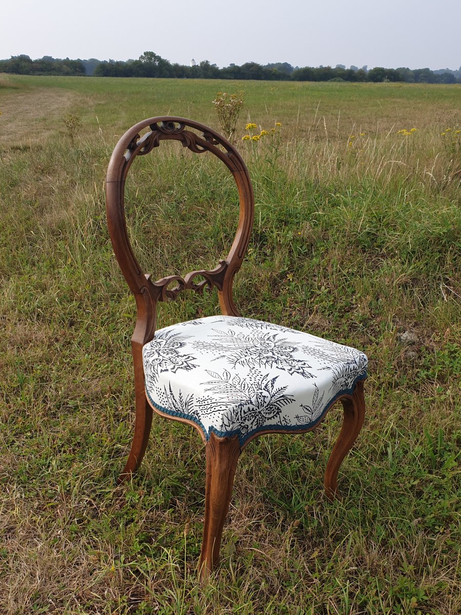 UpholsterySkill's tweet image. The bell has rung again today - #AMUSF Stage one traditional dining chair all completed. The sun is shining so some great outdoor shots to share @THE_AMUSF #upholstery #essex