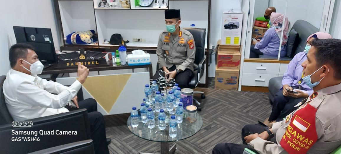 narkosun's tweet photo. Kelakuan Mumtaz Rais. Sok jagoan, membentak dan marah2 pada kru pesawat saat diingatkan untuk tidak telpon saat boarding.

Wakil ketua KPK yg mengingatkan pun juga kena bentak. Warbiasyah... https://t.co/StqxWOc36s