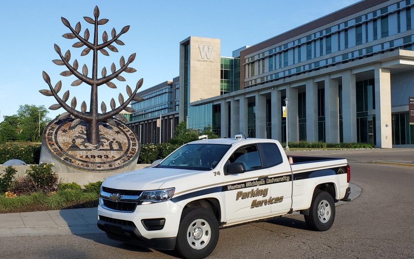 Beginning this fall, #WMU Parking Services will have a virtual permit system—replacing physical parking tags and stickers, and will no longer require a permit  to park on campus overnight and on weekends.
wmich.edu/news/2020/08/6…