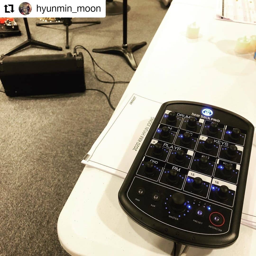 XFXSharon's tweet photo. ¡Que emoción!
Esperamos la fecha del concierto, están trabajando mucho para darnos un excelente show.
🥰🎤🤟👽🎸
#Repost @hyunmin_moon
• • • • • •
Seoul, Korea
#공연준비 #RehearsalRoom
#Concert #HearBackPro #PersonalMonitor #OmegaMediaGroup https://t.co/HzsuX2eLbH