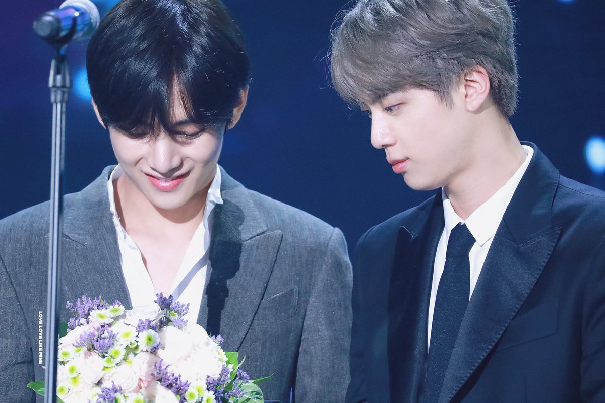 your camera roll if you were thirdwheeling taejin- a thread