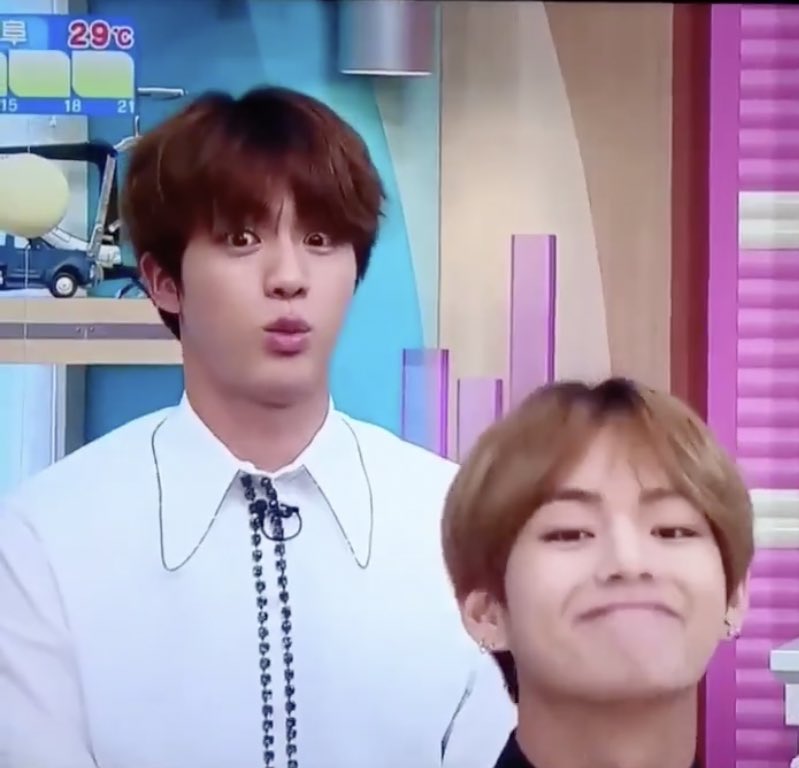 your camera roll if you were thirdwheeling taejin- a thread