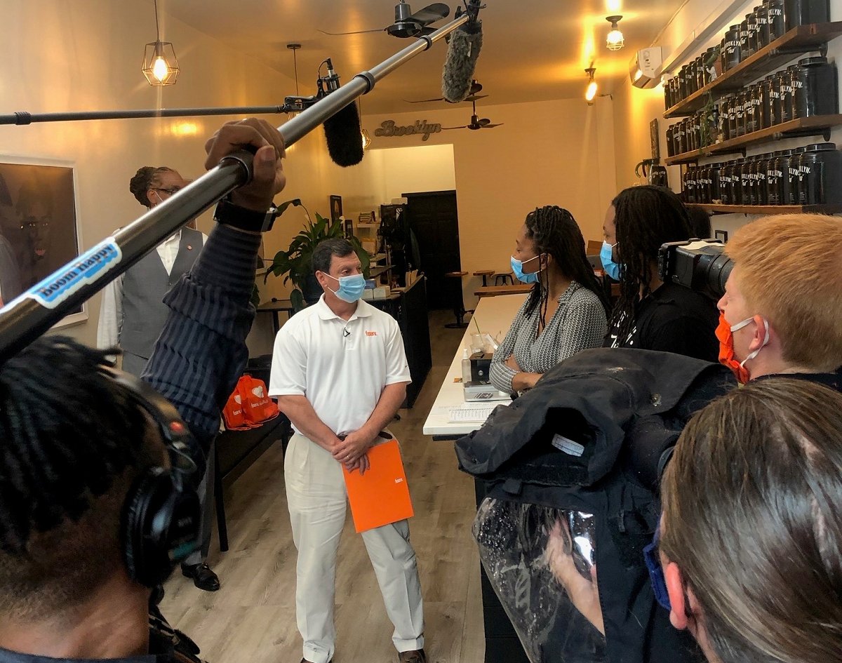.<a href="/NY1/">Spectrum News NY1</a> covers #FiservGivesBack to help <a href="/BrooklynTeaNYC/">BrooklynTea</a> get Back2Business, as Fiserv CEO Frank Bisignano presents small business co-owners Jamila McGill &amp; Alfonso Wright with a #Back2Business $10,000 grant, tech solutions from <a href="/clovercommerce/">Clover</a> &amp; consulting services. #ShareTheLove
