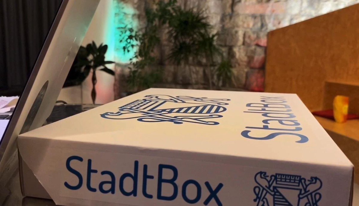 #Digitalisierung &amp; #Innovation: Das Gesundheits- &amp; Umweltdepartement hat beim #smartcity Pilot «Stadtbox» seine MitarbeiterInnen nach Innovationen befragt. Entstanden sind beeindruckende und v.a. digitale Projektideen. Gestern wurden mir die Ideen präsentiert. <a href="/staatslabor/">staatslabor</a>