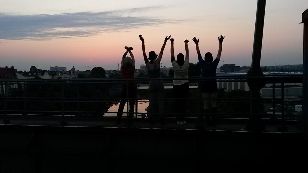 Die Aktionstage waren wundervoll und haben für Aufmerksamkeit gesorgt – auch in den Medien. Einen (sicher nicht vollständigen) Pressespiegel findet ihr hier : bitly.ws/9pSM. 
Bis zum nächsten #AufstandMitAbstand