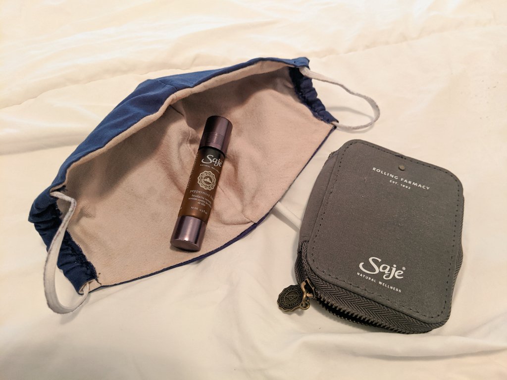 deeclectic's tweet image. #maskhack: 

i roll essential oils into my mask because why the fuck not 🙂 @saje