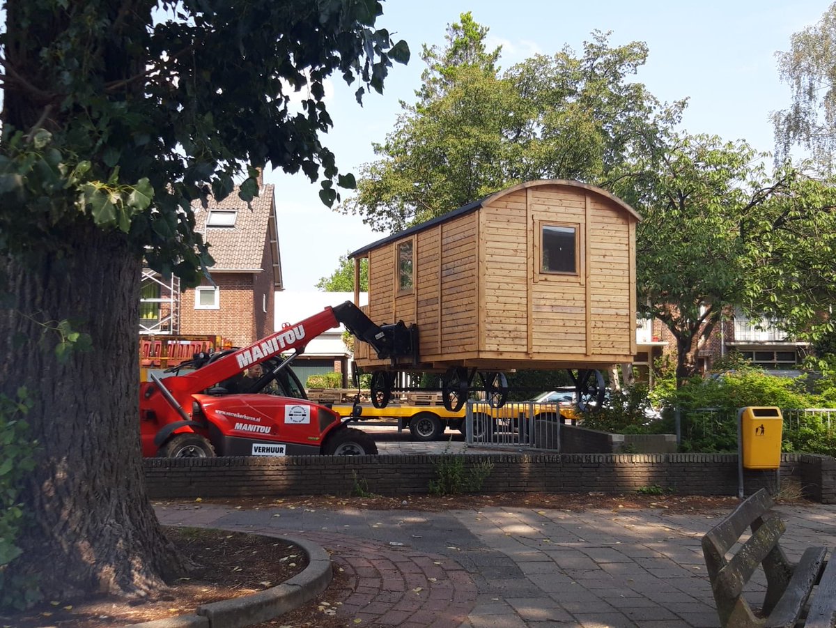 Basisschool De Windkanter is aan ‘t verhuizen naar de Oude Amersfoortseweg! Volgende week starten de leerlingen in de prachtig, nieuw ingerichte lokalen. Openingsfestiviteiten vrijdag 21 aug, 14-15u. U bent van harte welkom om een kijkje te komen nemen! 
#vrijeschool #Hilversum