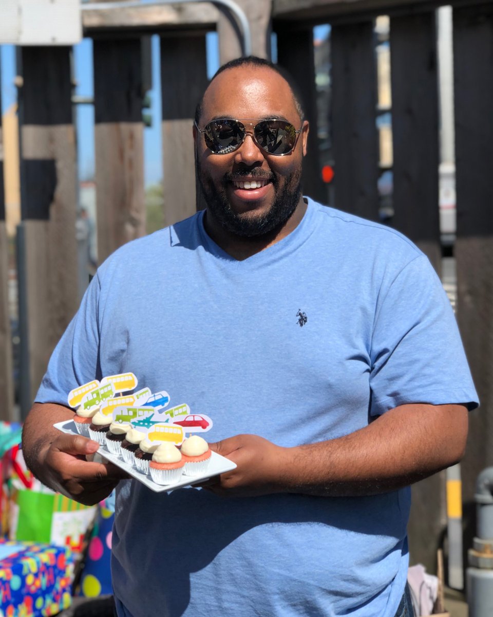 WiltonCakes's tweet photo. Cake-inspo time! Go to our Instagram to read more about Steven Buford of https://t.co/9TYJyCY1Qg and  see  his amazing cakes! https://t.co/VgewqZB5MN  #wiltoncakes https://t.co/rioeKMK8p0