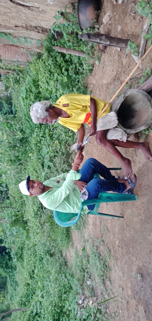 GangajalM's tweet photo. #Covid19 ଲକ୍ ଡାଉନ ସମୟ ରେ Rengali village sonepur,odisha "csc Digipay ଓ Hdfc Bc VLE ମାଧ୍ଯମରେ ଅସହାୟ ଚାଷି ମାନକଂ ଘରକୁ ଜାଈ  ସରକାର ପଠାଈଥିବା PM Kishan 2000 ଟକାଂ  Withdrawal କରି ଚାଷିକୁଂ ଦେବାରେ  ସାହାଯ୍ୟ କରାଗଲା  ା @dintya15 @CscOdisha @CSCSPVSONEPUR1 @SwornaprabhaSi1 @rsprasad https://t.co/NLs54IeZcF
