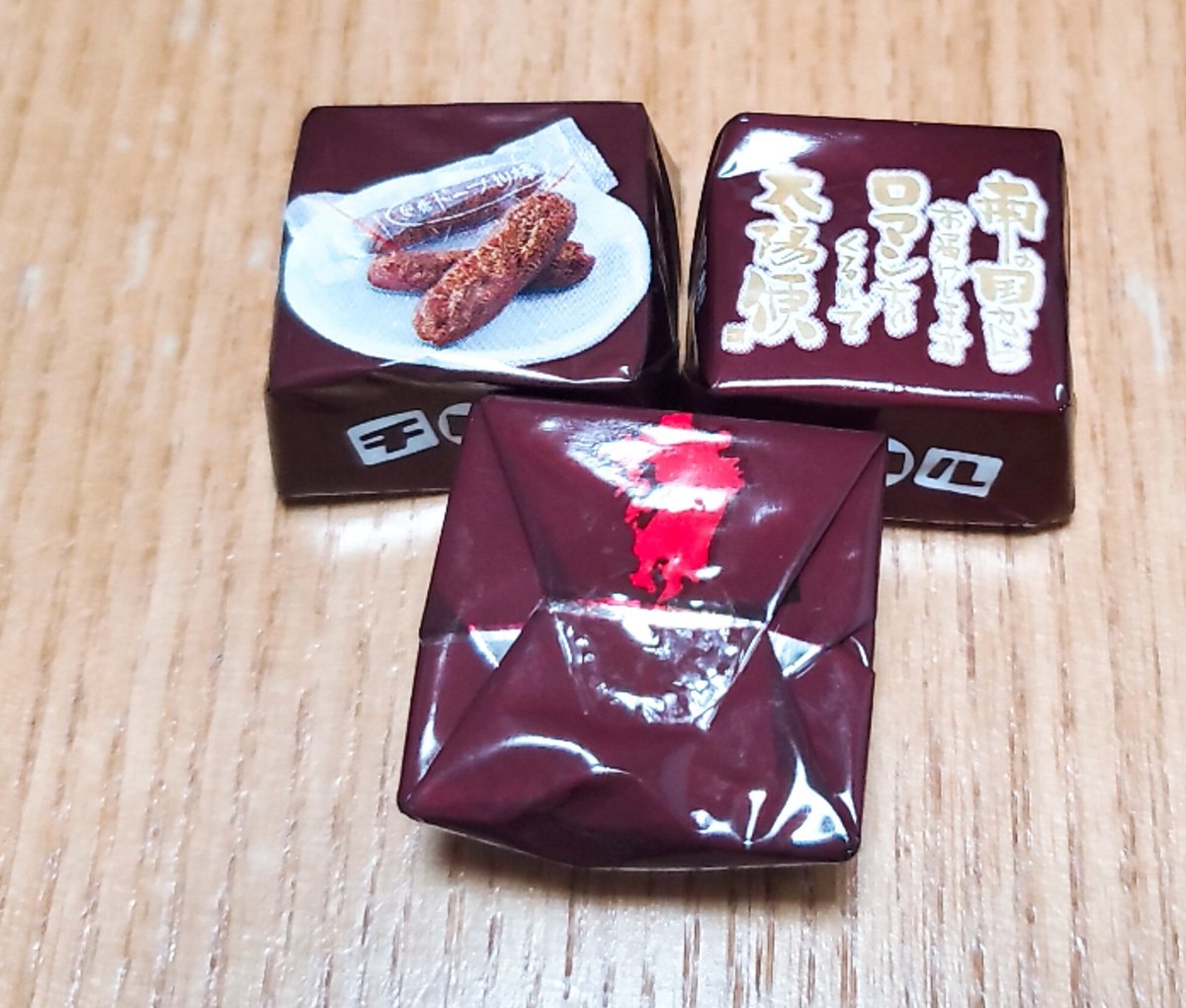 みるく V Twitter 黒糖ドーナツ棒チロル 黒糖ドーナツ棒とのコラボ イズミ九州 広島先行販売 こちらも21個入り チロルチョコ みるく V Twitter 黒糖ドーナツ棒チロル 黒糖ドーナツ棒とのコラボ イズミ九州 広島先行販売 こちらも21個入り チロルチョコ