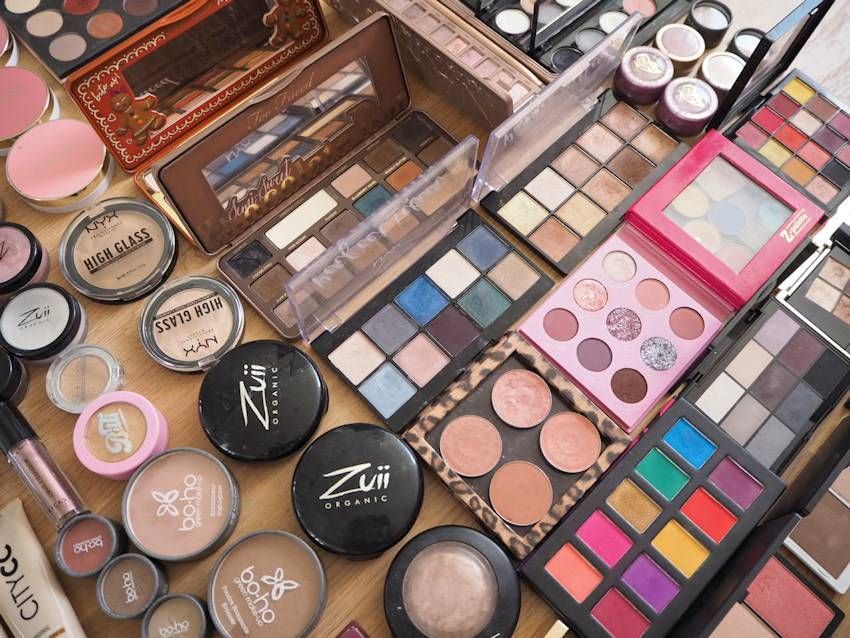 CharlottaEve's tweet photo. I've written about more personal things, but it still felt super personal to share my entire makeup collection with you.
You know.
All the 272 products..
#mymakeupcollection #makeupaddict
https://t.co/QLntRvWpDk https://t.co/Zk2HSsdP9Q
