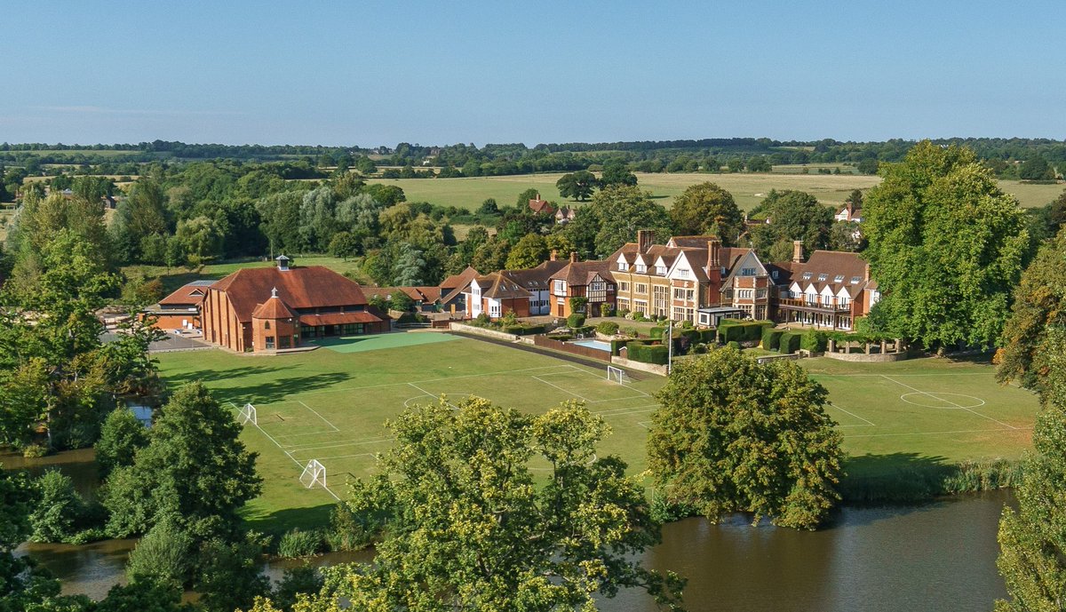 Wishing everyone receiving their GCSE results, especially all Old Aldronians, the very best of luck tomorrow!  🤞#goodluck #resultsday #gcses2020 #gcseresultsday