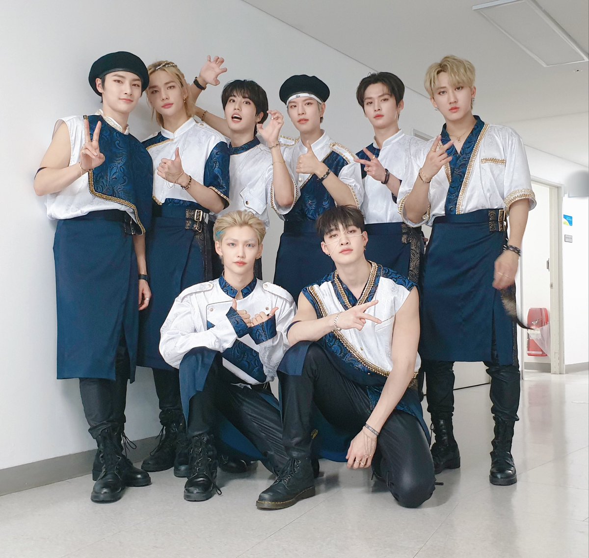 [스키지기]
오늘도 무대를 싹 다 뒤집은 무대 장인 Stray Kids!👏👏 
눈을 뗄 수 없었던 블루카펫, "神메뉴" 무대와 STAY 덕분에 수상한 신한류 글로벌 핫트렌드상까지!🎉  
멋진 하루 선물해 준 STAY 감사합니다❣

#StrayKids #스트레이키즈 
#YouMakeStrayKidsStay
#소리바다어워즈 #2020SOBA