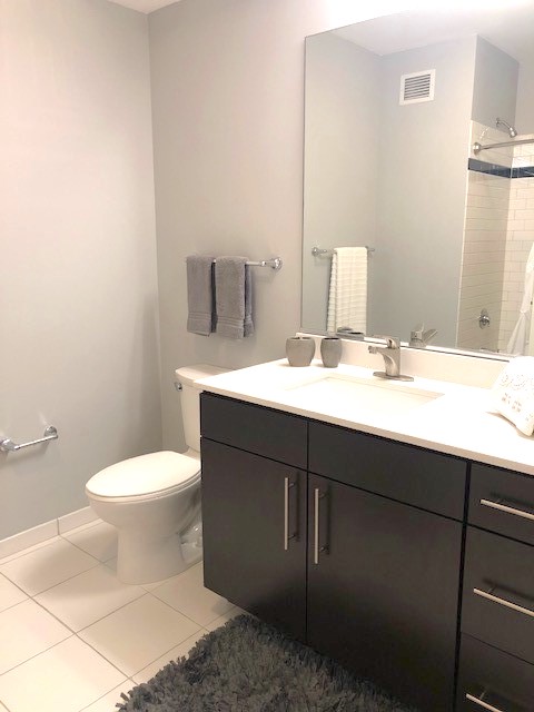 ✨ Suite #607 Spotlight ✨

Floor to ceiling windows: ✔️
Stainless steel appliances: ✔️
River view: ✔️
Open concept floor plan: ✔️

Need we say more? Schedule your in-person or virtual tour of suite #607 today: gtma.co/2DujIBR