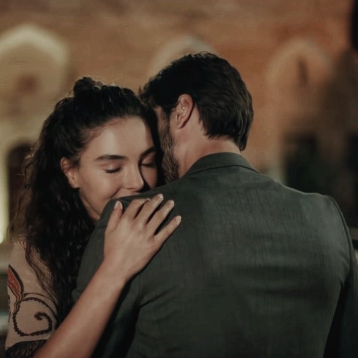 reymir_fan's tweet photo. I will dance with you one.. #Reyyan day without music 🎼 🎶 .... 
Because the throb of your 🧡.. heart #Mirran for me is music..🎶💕🎻 #ReyMir #Hercai #ReyMirlove #ReyMirforever ♾ https://t.co/sx7wnVlcHa