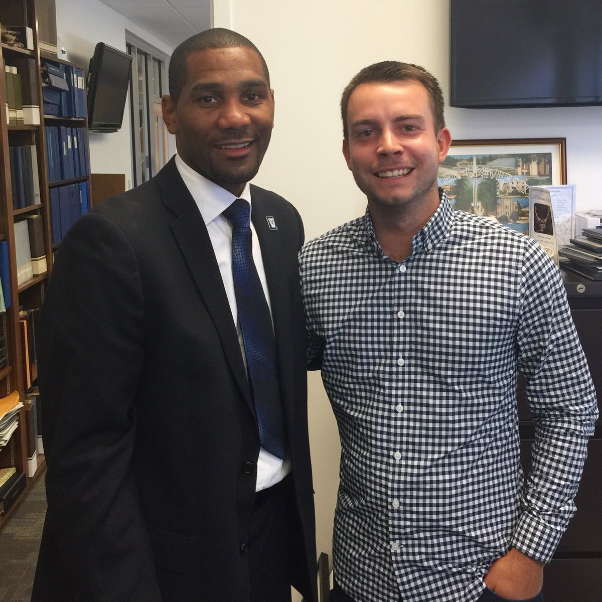 Happy Bulldog Birthday to the Voice of Butler Basketball! Have a great one, <a href="/MarkMinner/">Mark Minner</a>. #ButlerWay