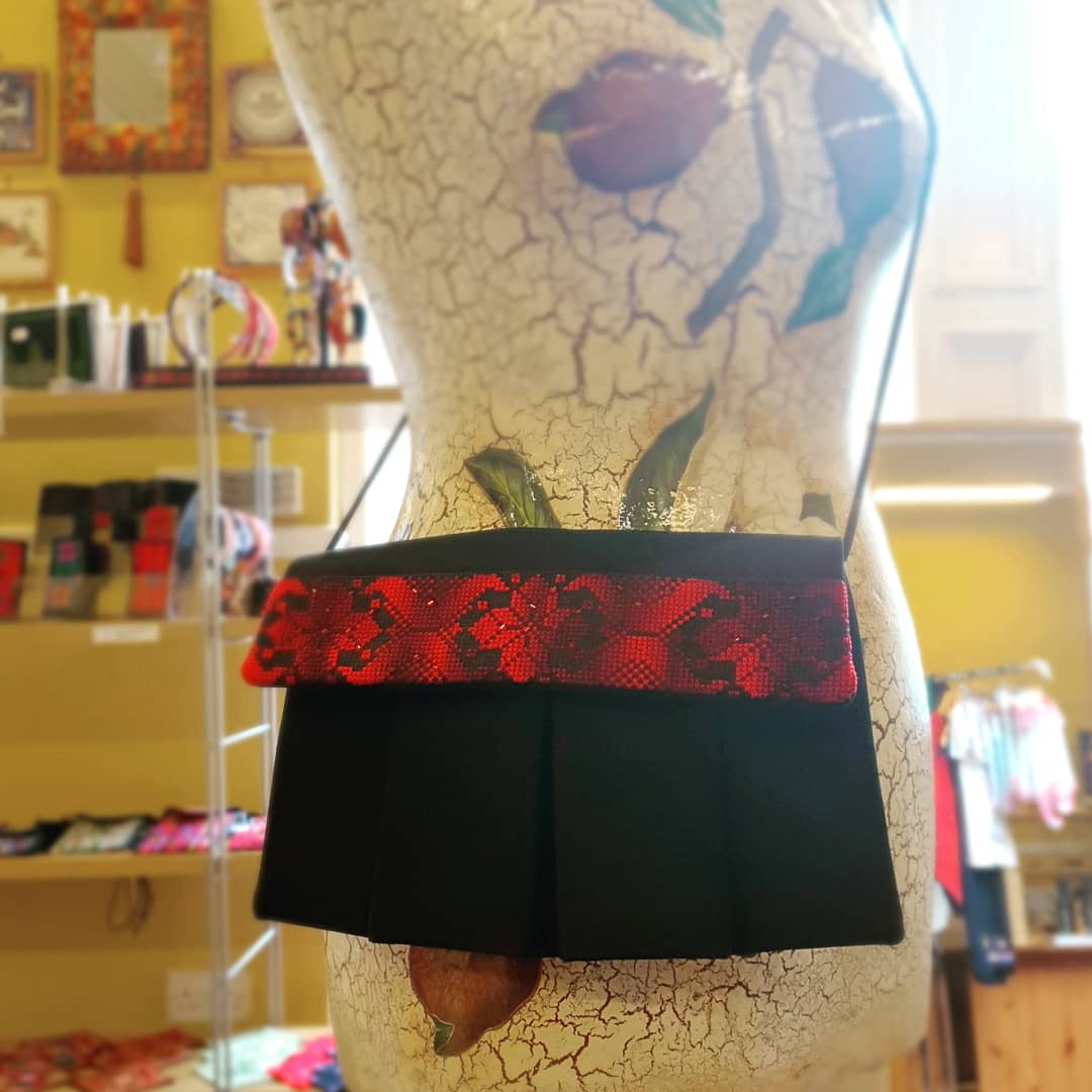 hadeel_uk's tweet image. Are you in need of some accessorising for your day or night out? We have an array of bracelets and shoulder bags just added to our website. Go ahead take a peek 😁 #Hadeel #HadeelShop #fairtradeshop #socialenterprise #handembroidered #Palestine #palestiniancrafts