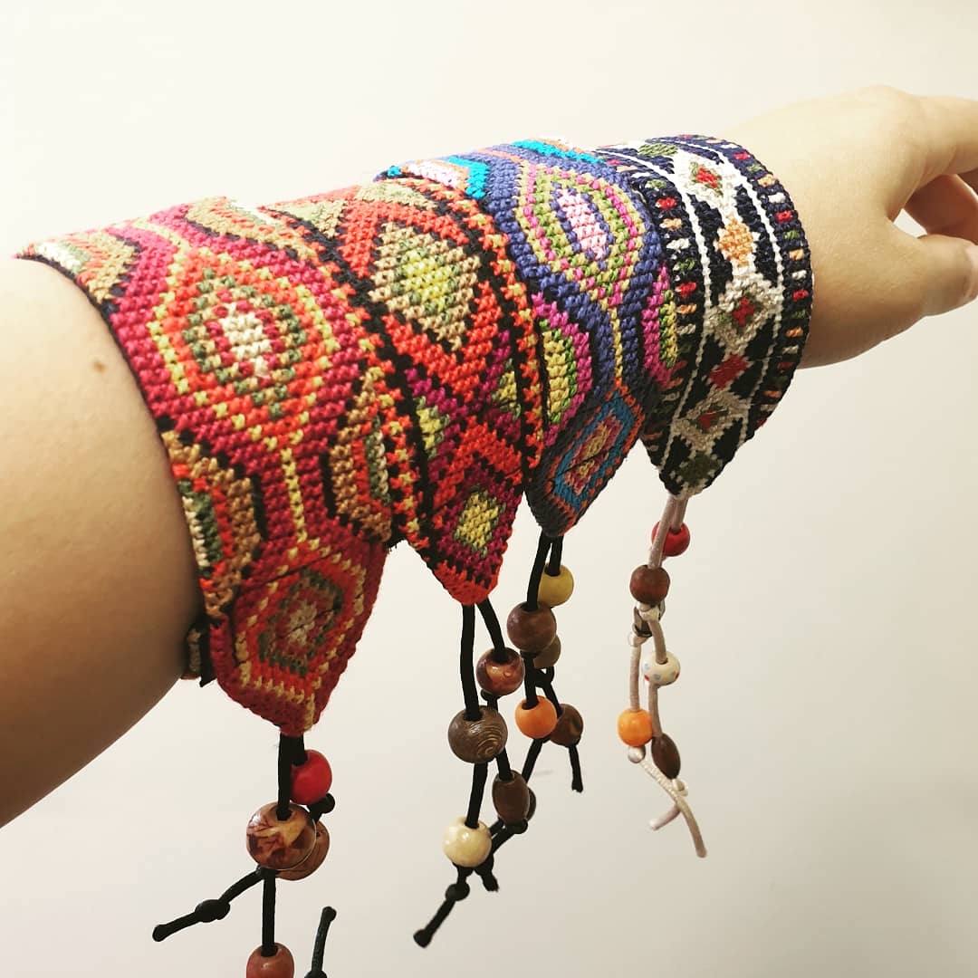 hadeel_uk's tweet image. Are you in need of some accessorising for your day or night out? We have an array of bracelets and shoulder bags just added to our website. Go ahead take a peek 😁 #Hadeel #HadeelShop #fairtradeshop #socialenterprise #handembroidered #Palestine #palestiniancrafts