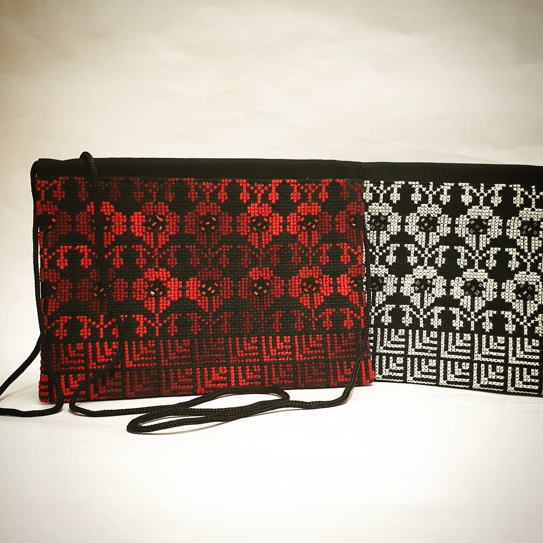 hadeel_uk's tweet image. Are you in need of some accessorising for your day or night out? We have an array of bracelets and shoulder bags just added to our website. Go ahead take a peek 😁 #Hadeel #HadeelShop #fairtradeshop #socialenterprise #handembroidered #Palestine #palestiniancrafts