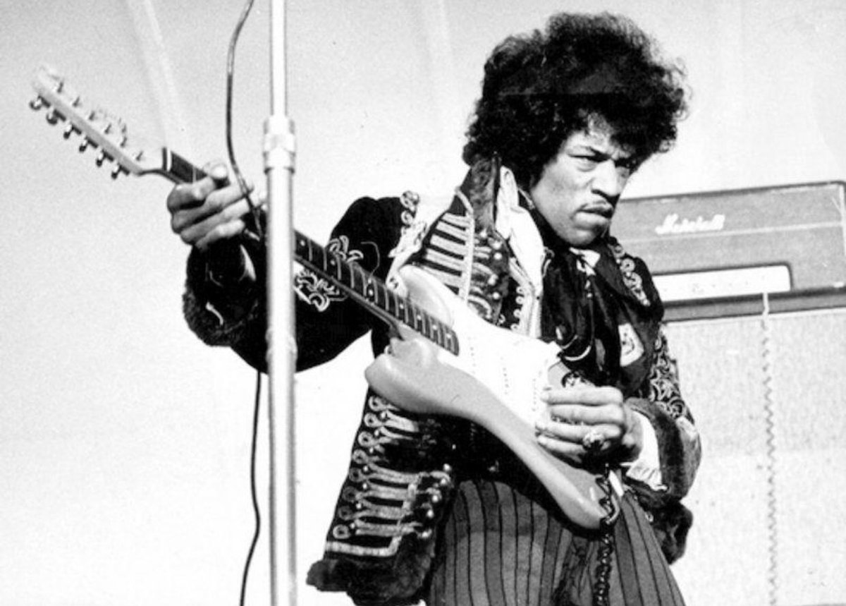 Lefties Unite! Happy International Left-Handers Day to my friends and fellow Southpaws! Starting with the majestic Jimi Hendrix, here’s a quick thread of left-handed musicians