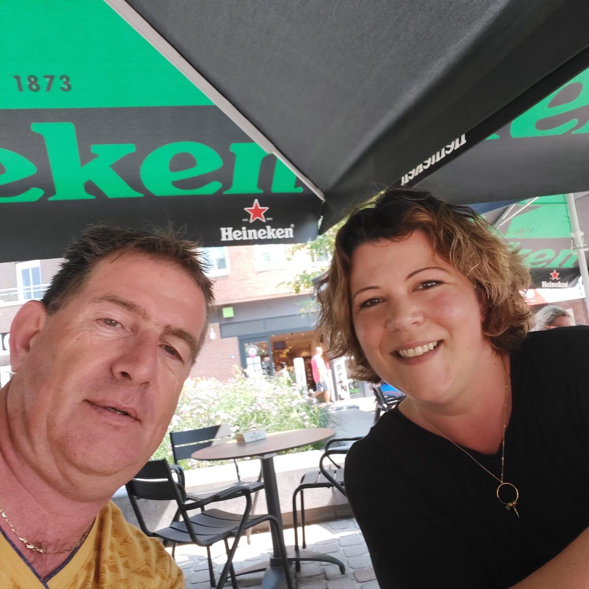 De 1e dag weer aan het "werk". Overzicht proberen te krijgen over wat de afgelopen 2 weken gebeurde. Reageren op de corona effecten domineerd. Vragen over het waarom van dit virus zijn er weinig. Dat begrijp ik. Al die complot denkers! Toch wil ik graag de uitdaging begrijpen