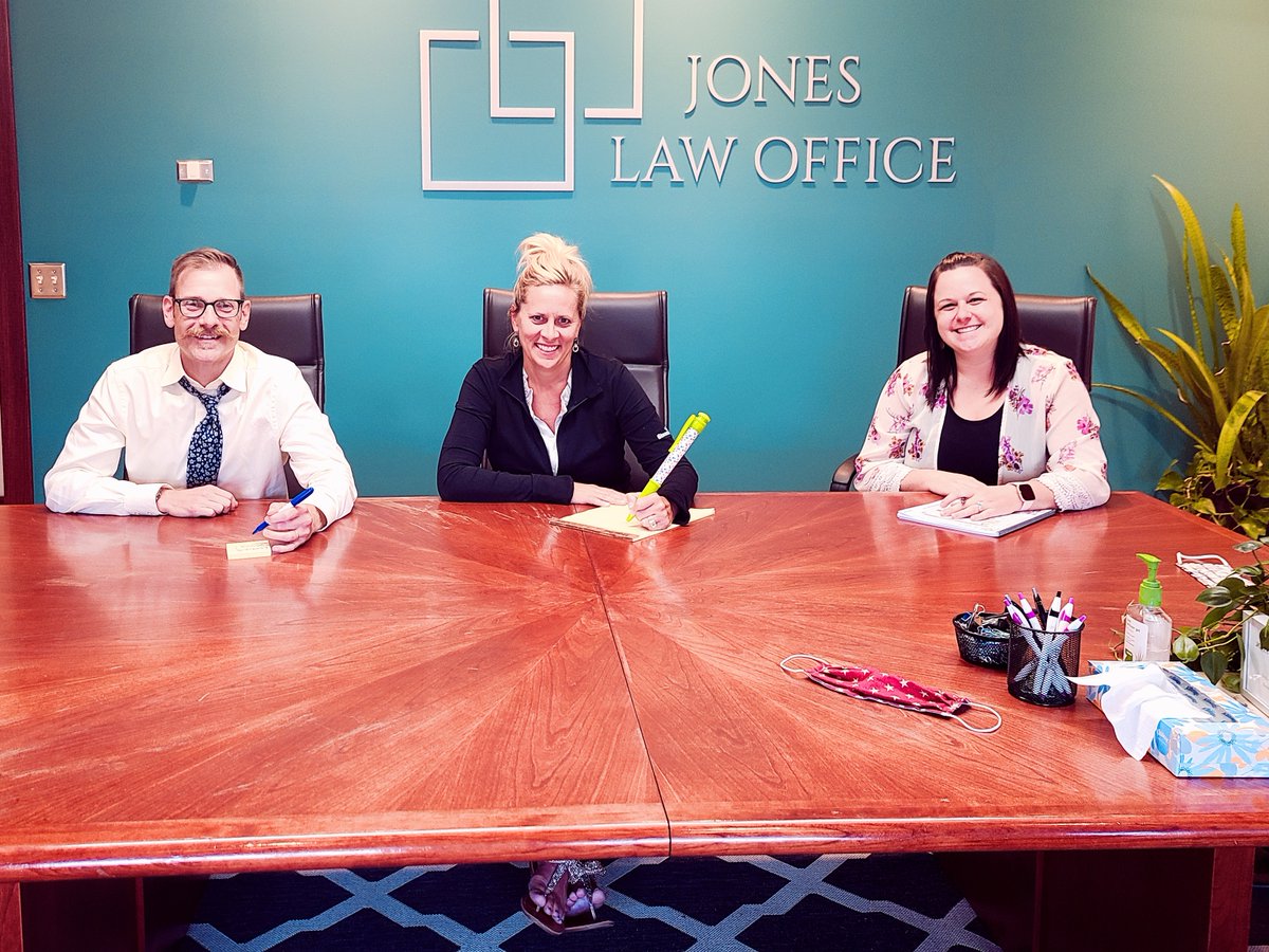JonesLawMN's tweet photo. Happy International #lefthandersday2020 ! We have THREE left-handers here at Jones Law - Steve, Stacey, and Ashley. https://t.co/OiGWdKTmNM
