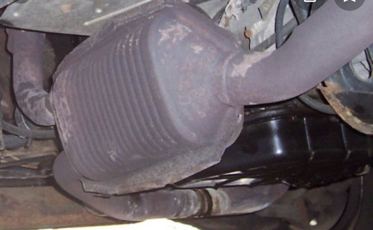 TunjiDisu1's tweet photo. A friend caught his mechanic stealing content of his silencer.
Catalytic converters locally known as”Indomie”are devices that reduce emissions from vehicles. They are target of theft due to containing certain precious metals.Many Mechanics/Panel beaters are predators,be warned🙏🏿 https://t.co/Go2NA8ch69